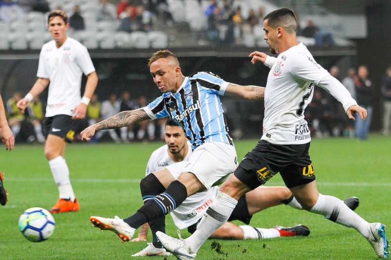 Everton (C), jogador do Grêmio, durante partida contra o Corinthians, válida pela décima nona rodada do Campeonato Brasileiro 2018