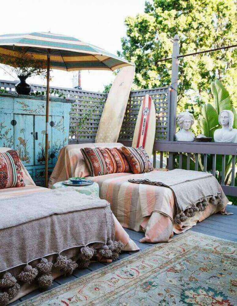 7 – Varanda boho mesclando itens no estilo vintage. Fonte: Habitissimo.com