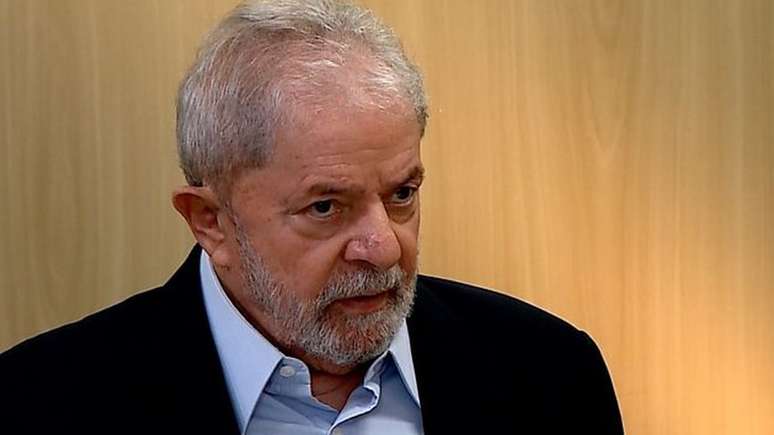 Lula concede entrevista na sede da Polícia Federal em Curitiba