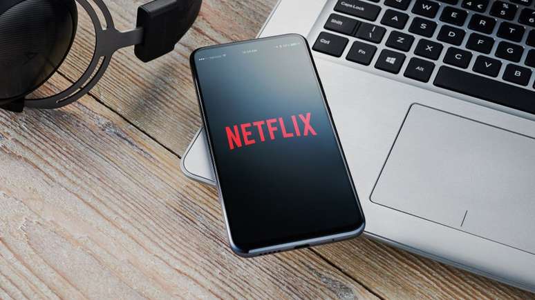 Milhões de pessoas assistem a filmes e séries no Netflix