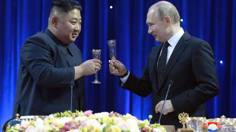 Kim Jong-Un e Vladimir Putin se encontraram no final de abril