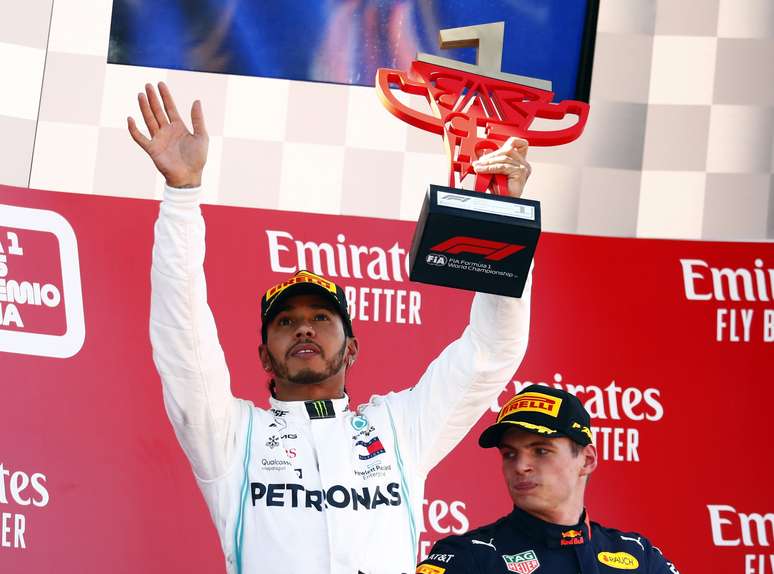 Lewis Hamilton largou na segunda colocação, assumiu a ponta logo na primeira curva e foi o vencedor do Grande Prêmio da Espanha de Fórmula 1