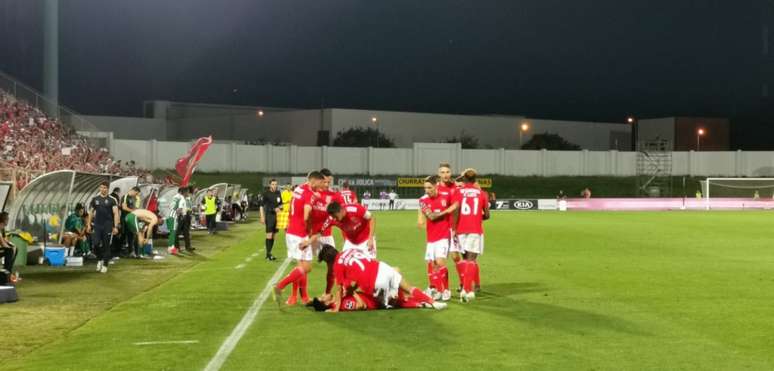 Benfica derrota o Rio Ave e se aproxima do título português (Foto: Reprodução / twitter)