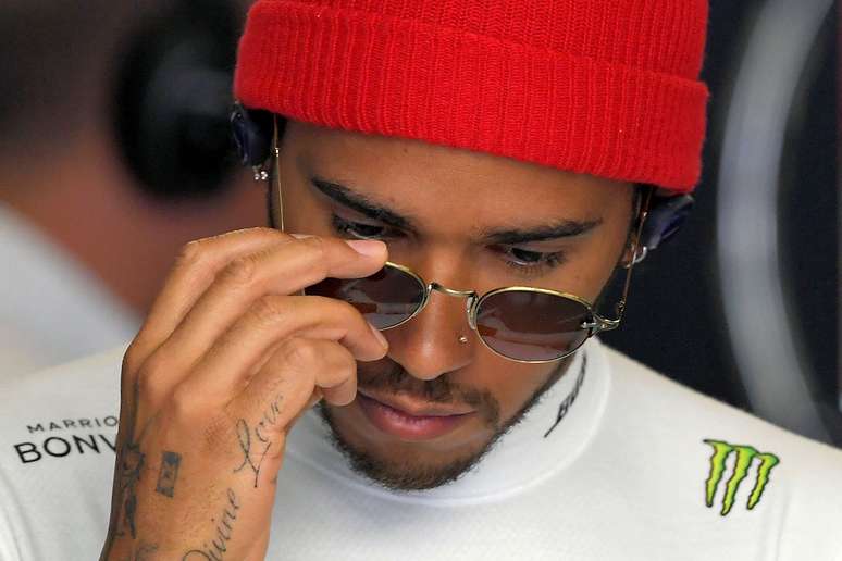 Hamilton contradiz rumores de conversas contratuais com a Ferrari