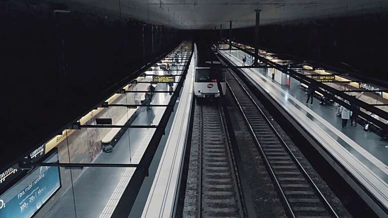 Desde 2002, s&oacute; dois condutores do metr&ocirc; de Barcelona passaram por mais de dois atropelamentos (Imagens: Derrick Evans/BBC)