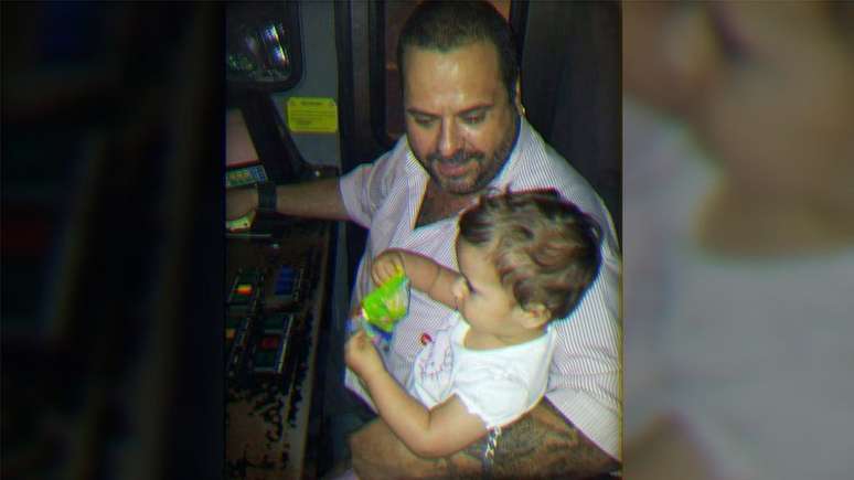 Javier diz ter pensado em filha para demover-se de ideia de suic&iacute;dio (Imagens: Derrick Evans/BBC)