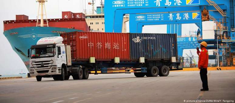 Porto de Qingdao, na China: mais de 5 mil produtos americanos serão afetados por novas tarifas
