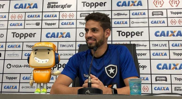 Gabriel vem sendo titular no Botafogo (Foto: Reprodução / Twitter BFR)