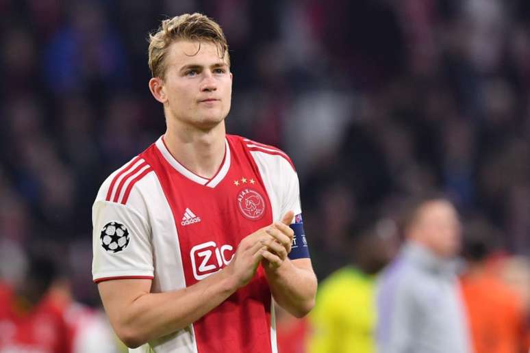 De Ligt se tornou no capitão mais novo da história do Ajax (Foto; AFP)
