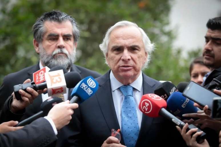 O ministro do interior do Chile, Andrés Chadwick, condenou o ato e chamou-o de 'terrorista'