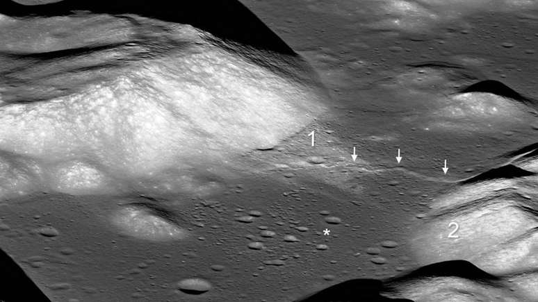 Setas indicam vale lunar Taurus-Littrow e o asterisco mostra o local de pouso da miss&atilde;o Apollo 17