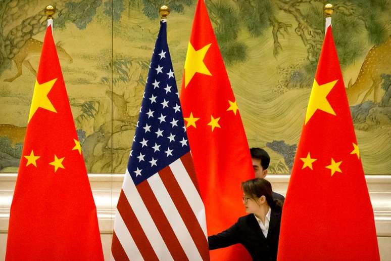 Bandeiras da China e dos Estados Unidos antes de negociações comerciais em Pequim
14/02/2019
Mark Schiefelbein/Pool via REUTERS