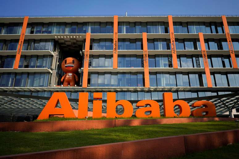 Imagem da fachada do edifício da matriz do Alibaba, na China. 20/7/2018. REUTERS/Aly Song