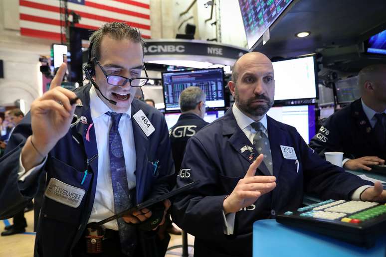 Operadores trabalham durante pregão da Bolsa d e Valores de Nova York.  14/5/2019. REUTERS/Brendan McDermid 