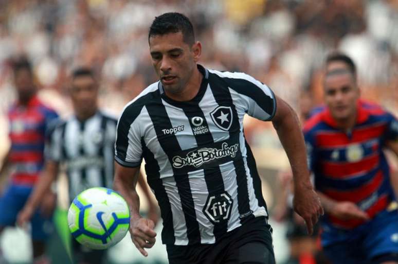 Último gol de Diego Souza ocorreu contra a Portuguesa, no dia 21 de março (Foto: Vítor Silva/Botafogo)