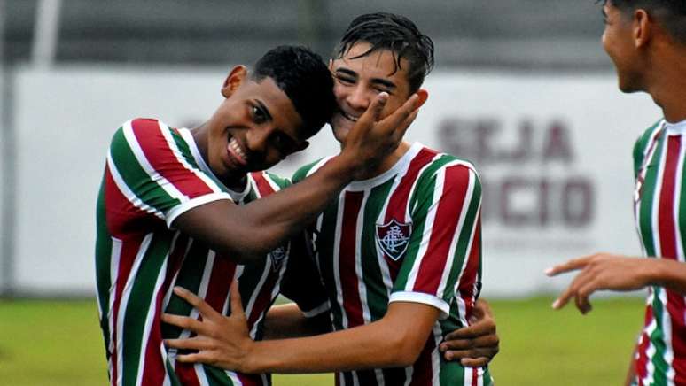 Zagueiro Felipe (ao centro) foi o autor do gol da vitória do Fluminense (Foto: Mailson Santana/Fluminense)