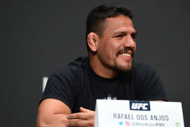 Rafael dos Anjos quer reencontrar o caminho das vitórias neste sábado contra Kevin Lee (Foto: Getty Images / UFC)