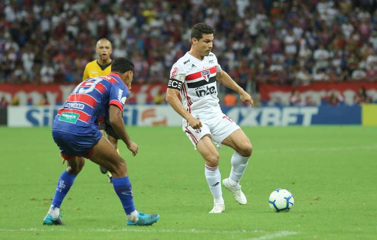 Hernanes, do São Paulo, em partida contra o Fortaleza, válida pela quarta rodada do Campeonato Brasileiro 2019, na Arnea Castelão, em Fortaleza