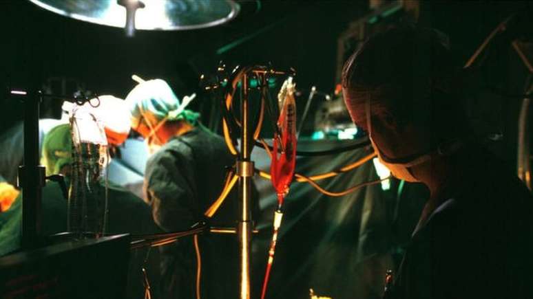 Durante muito tempo, as cirurgias causaram uma enorme taxa de mortalidade e grande sofrimento, ao inv&eacute;s de salvar vidas