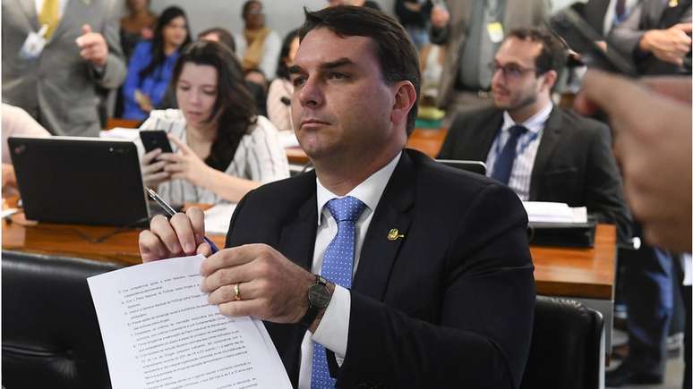 Flávio Bolsonaro afirma que jamais cometeu qualquer irregularidade