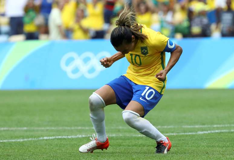 Marta comemora gol pela Seleção Brasileira