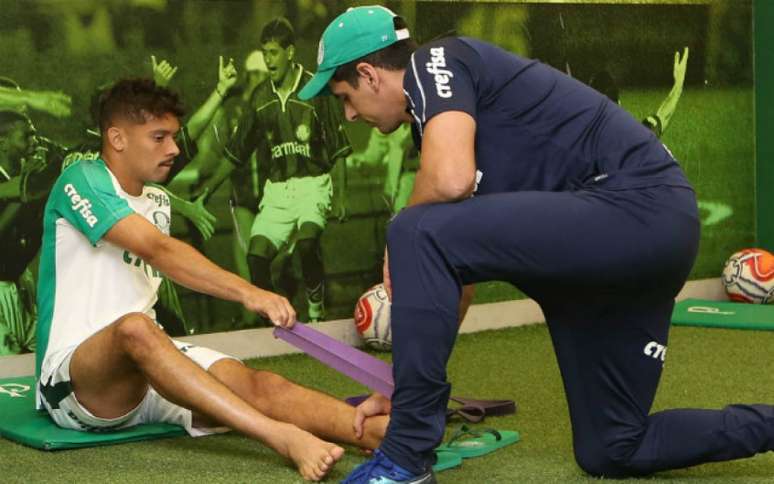 Gustavo Scarpa trata lesão na perna direita e deve ser desfalque pela segunda partida seguida (Agência Palmeiras)