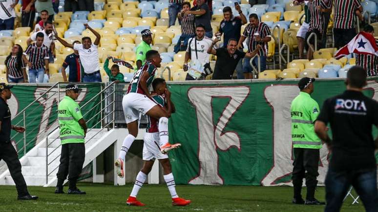 João Pedro e Marcos Paulo comemoram o gol do Fluminense (Foto: Lucas Merçon/Fluminense)