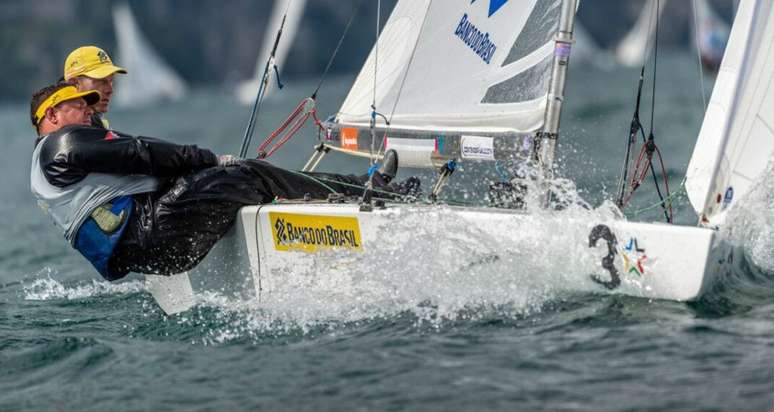 Robert Scheidt e Henry Boening seguem na liderança do Campeonato Europeu (Foto: Gilles Morelle / SSL)