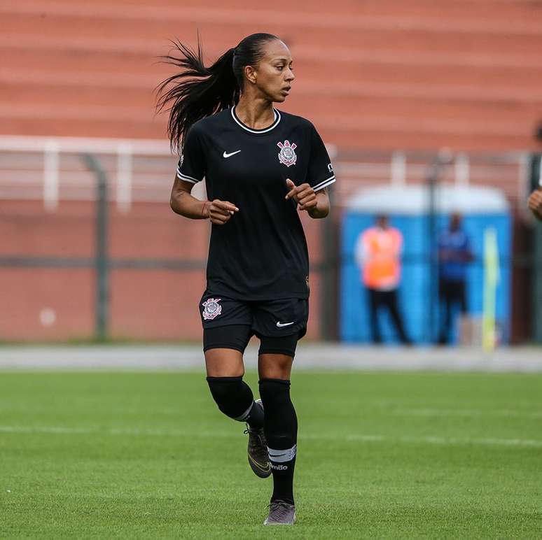 Adriana em ação pelo Corinthians