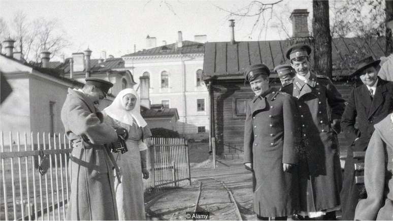 Vera Gedroits é retratada aqui (à direita) em 1915, no auge de sua carreira