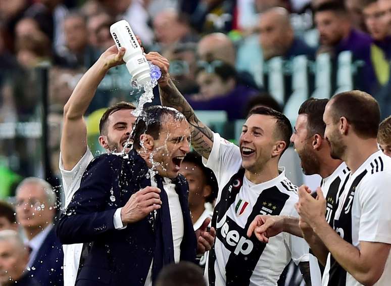 T&eacute;cnico da Juventus, Massimiliano Allegri, comemora conquista do t&iacute;tulo italiano
20/04/2019
REUTERS/Massimo Pinca