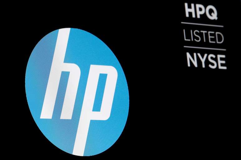 Logotipo da Hewlett-Packard na Bolsa de Nova York. 27/6/2018. REUTERS/Brendan McDermid 