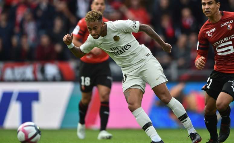 Neymar acertou soco no rosto de um torcedor do Rennes, na Copa da França (Foto: JEAN-FRANCOIS MONIER / AFP)