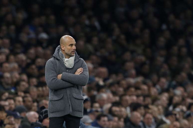 Pep comandando o Manchester City (Foto: AFP)