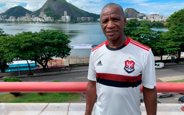 Nova camisa do Flamengo foi feita com o símbolo do remo do clube (Foto: Divulgação/ Twitter)