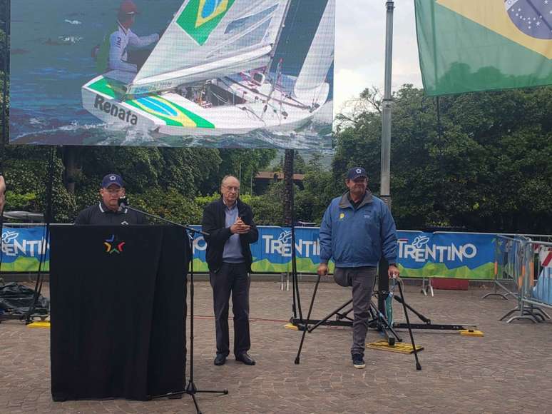 Lars Grael recebeu homenagem dos organizadores do Grand Slam da Star Sailors League (Foto: Jonas Moura)