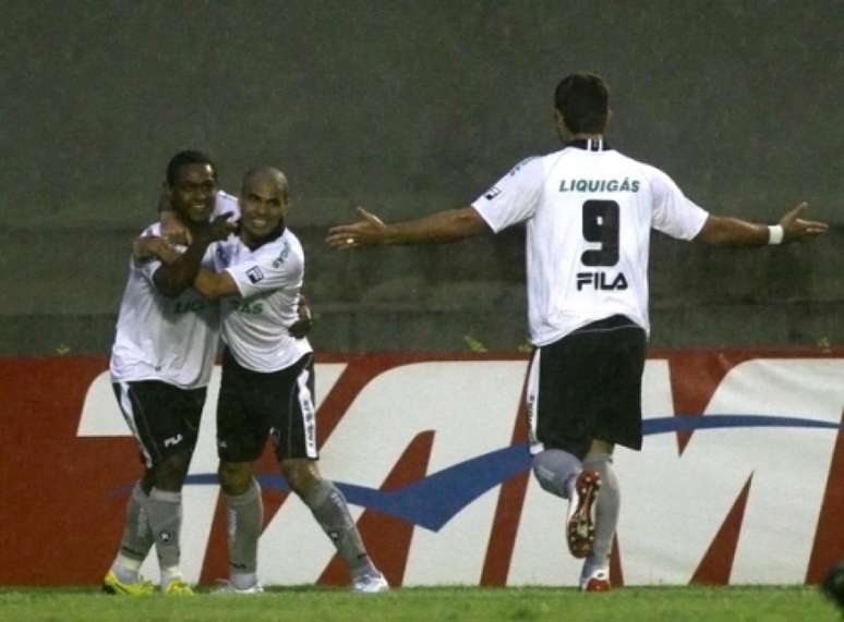 Jobson marcou um gol na última vitória do Botafogo no Serra Dourada, em 2009 (Foto: Reprodução)