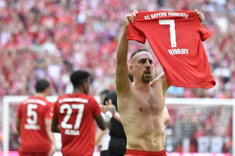 Ribéry marcou e foi homenageado pelos torcedores na Allianz Arena (Foto: AFP)