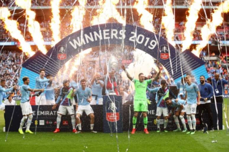 City levanta a taça da FA Cup