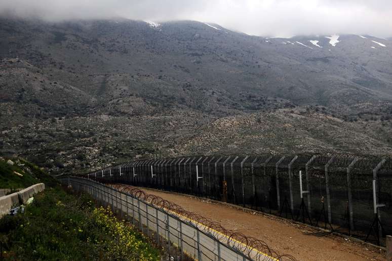 Cerca entre a Síria e Israel em Golan Heights