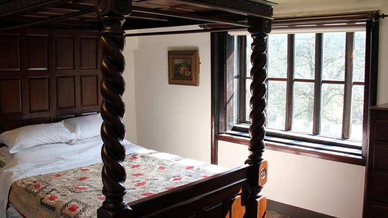 Um dos quartos de e Shibden: mesmo em meio &agrave; fofoca na cidade, o casal passou a morar na propriedade