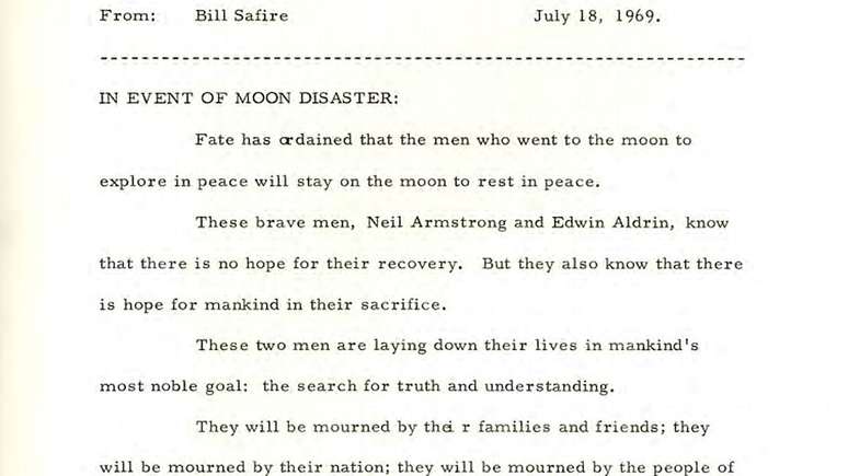 O texto intitulado 'Em caso de desastre lunar' homenageia os astronautas Edwin Aldrin e Neil Armstrong