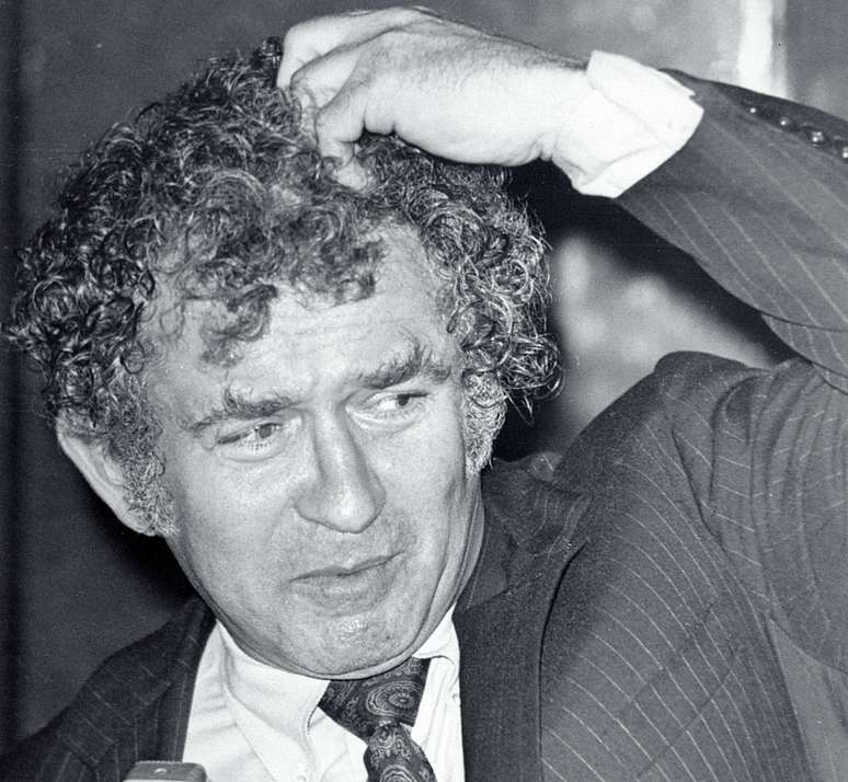 'A Lua era uma voz que n&atilde;o falava, uma hist&oacute;ria cuja extens&atilde;o, totalmente revelada, era, no entanto, incapaz de dar respostas', escreveu Mailer