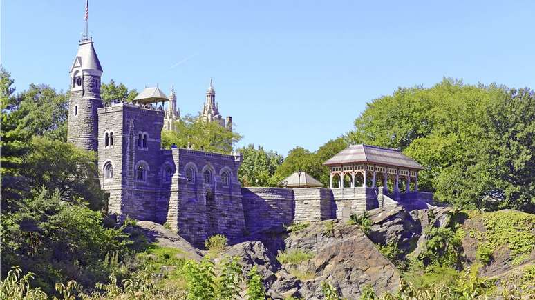 Em certas partes do Central Park, o xisto chega &agrave; superf&iacute;cie, como no Castelo Belvedere