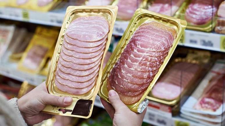 Cientistas britânicos fizeram campanha recentemente para proibir o uso de nitratos e nitritos em carnes processadas