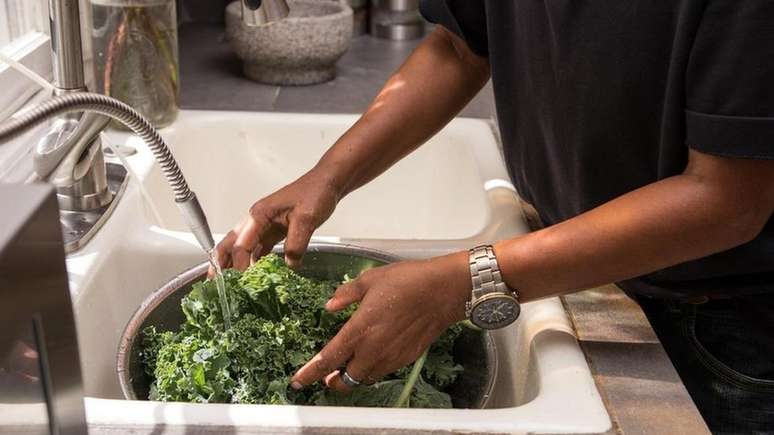 Os nitratos presentes em folhas verdes oferecem v&aacute;rios benef&iacute;cios para a sa&uacute;de