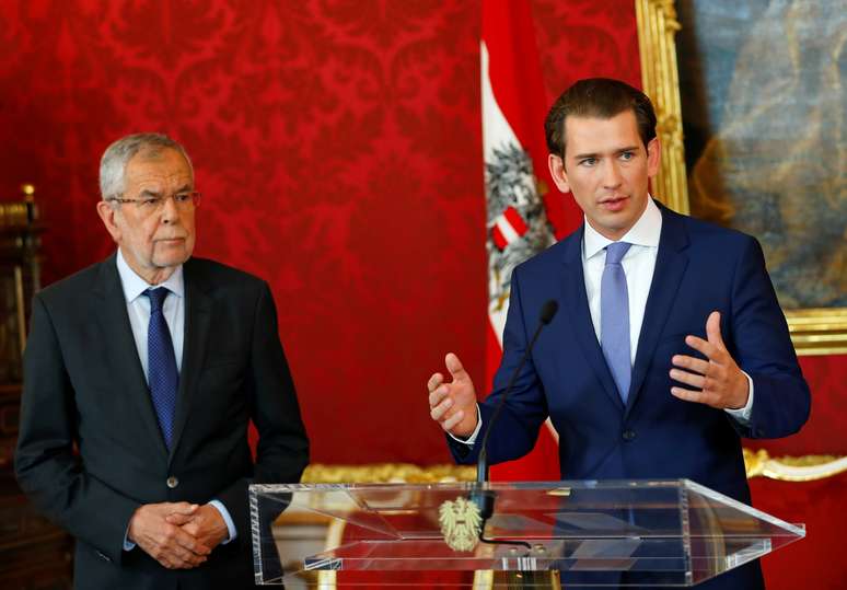 O premiê austríaco, Sebastian Kurz, e o presidente do país, Alexander Van der Bellen, em coletiva de imprensa em Viena. 19/05/2019. REUTERS/Leonhard Foeger