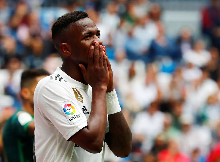 Ponta-esquerda do Real Madrid Vinicius Júnior lamenta lance perdido. 19/05/2019. REUTERS/Juan Medina