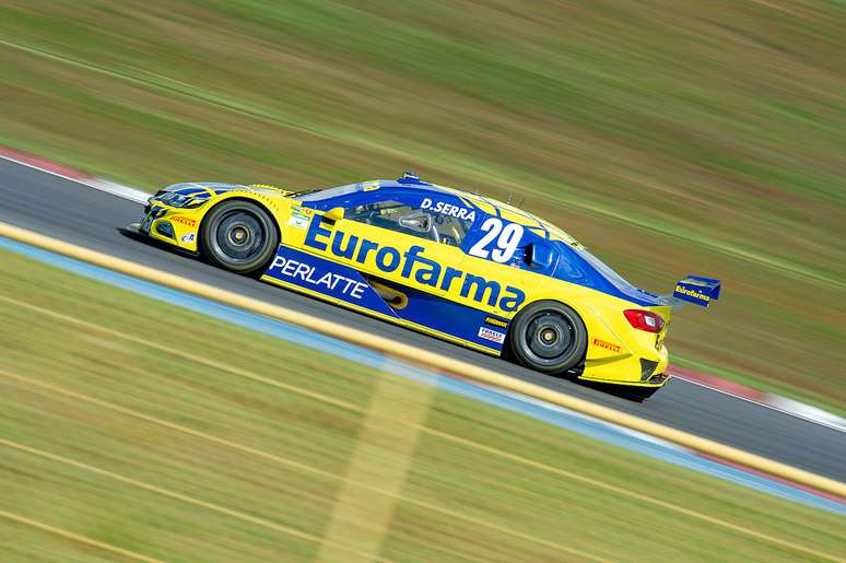 Barrichello vence, mas Serra é o novo líder da Stock Car após Goiânia; Camilo de ponta a ponta na corrida 1
