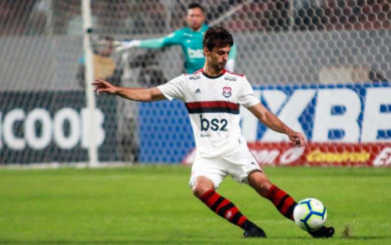 Rodrigo Caio falhou no primeiro gol do Atlético-MG (Foto: Dudu Macedo/Fotoarena)